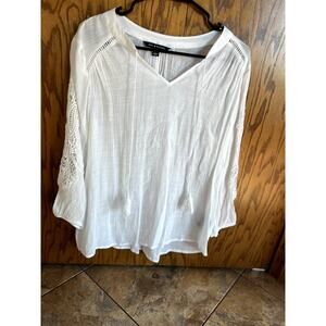 Zac & Rachael white women's blouse with lace inset on arms. Women's size L